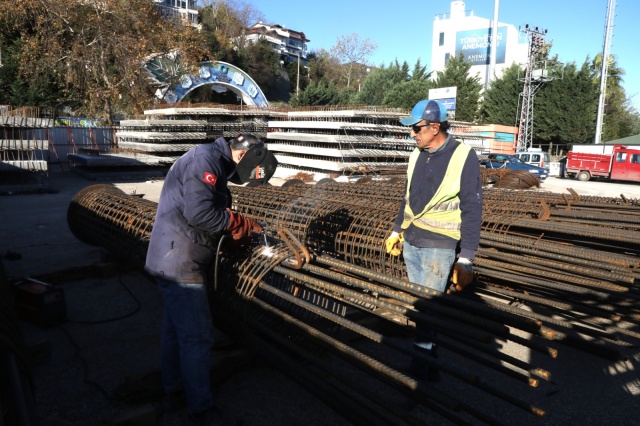 Hedef: Ayda 10 Bin Turist
Çalışmalar bittiğinde Altınordu Rıhtımı’na haftada en az 1-2 dev kruvaziyer gemisinin demirlemesi hedefleniyor. Bu devasa trafik, Ordu’ya her ay yaklaşık 10 bin turistin giriş yapması anlamına geliyor. Bu hareketliliğin başta yerel esnaf olmak üzere tüm şehir ekonomisine dev bir katkı sunması bekleniyor.
