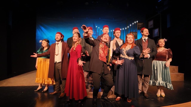 Prömiyer Bilgileri:

Tarih: 23 Ocak 2026, Cuma

Saat: 20.00

Yer: Ordu Büyükşehir Belediyesi Karadeniz Tiyatrosu