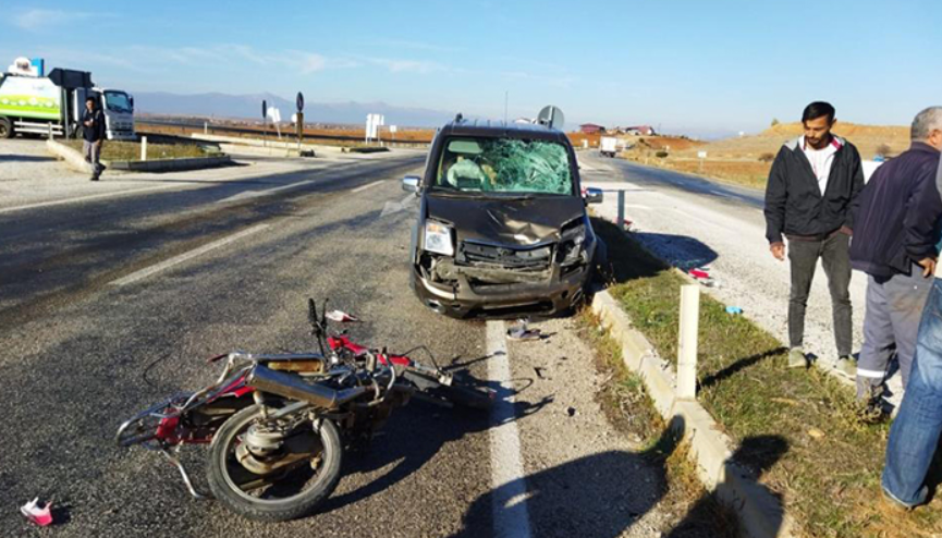 Konya'da hafif ticari araçla motosiklet çarpıştı: 1 ölü